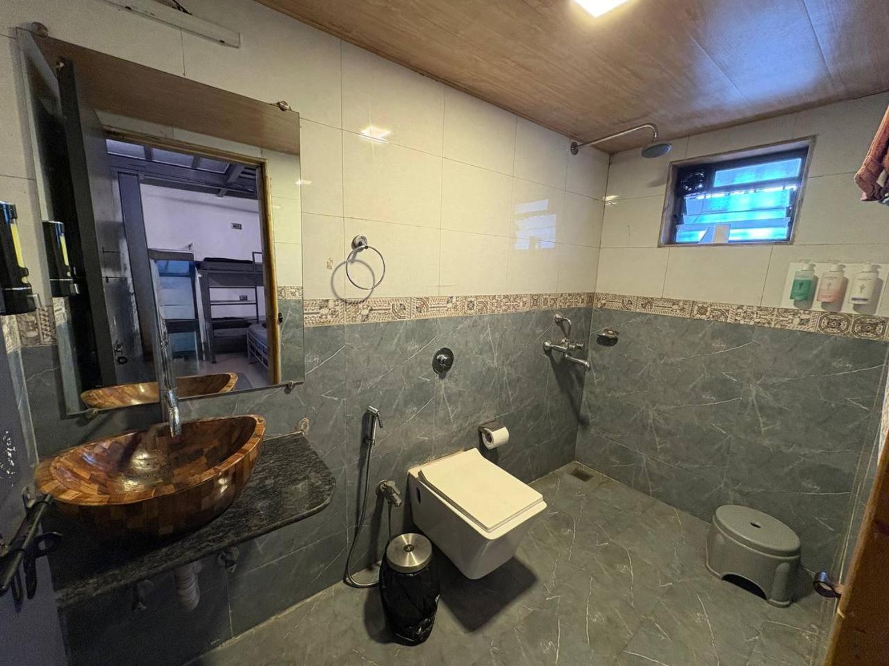 Boxtel Lonavala Vandrarhem Exteriör bild